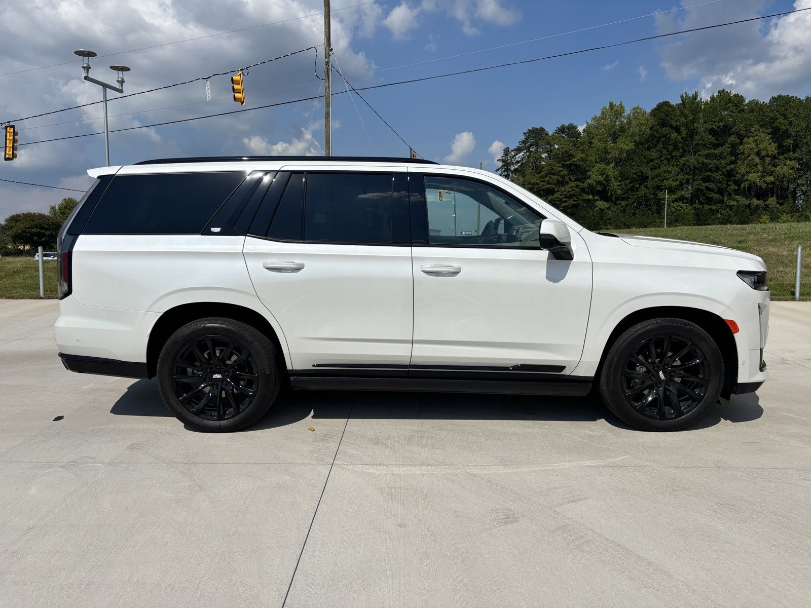 Used 2024 Cadillac Escalade Sport Platinum w/ LPO, ONYX Package AWD/4WD image 10