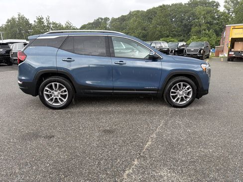 Used 2024 GMC Terrain SLT AWD/4WD image 10