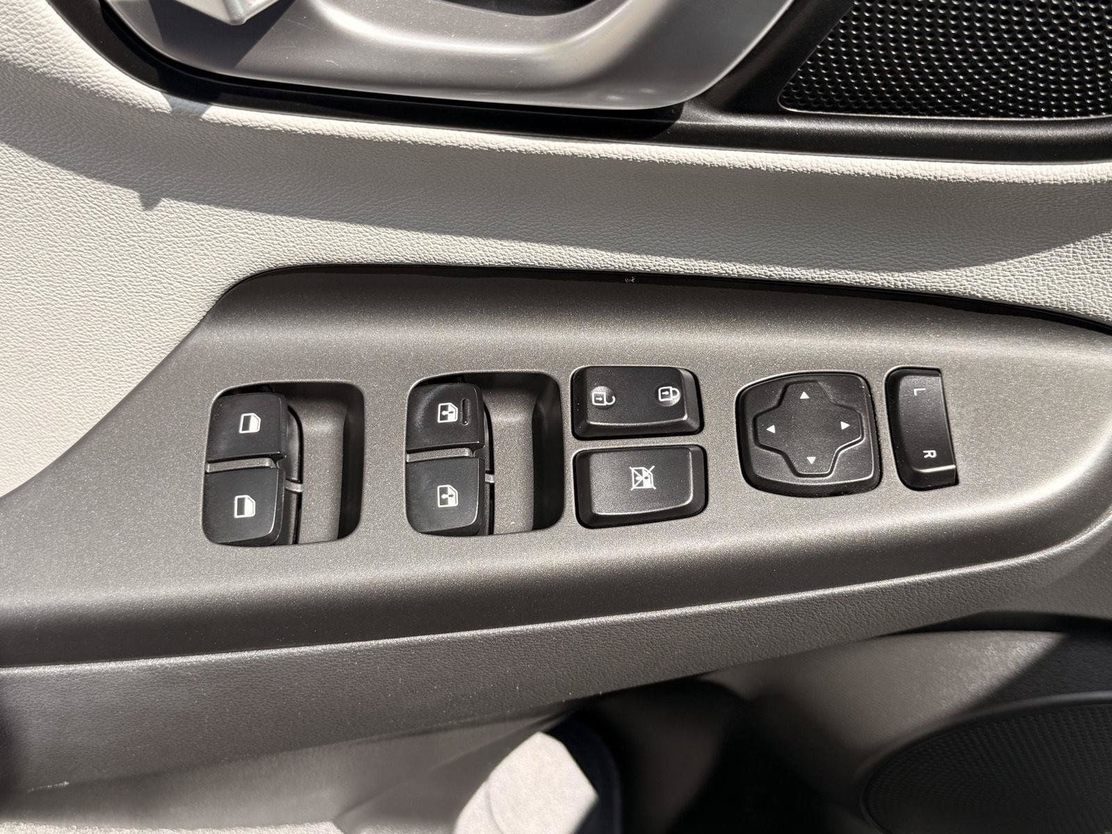 Used 2023 Hyundai Kona Limited AWD/4WD image 13
