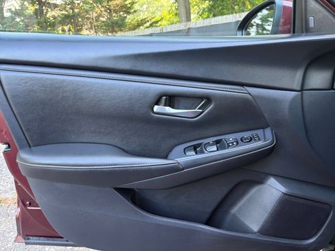 Used 2025 Nissan Sentra SV FWD image 18