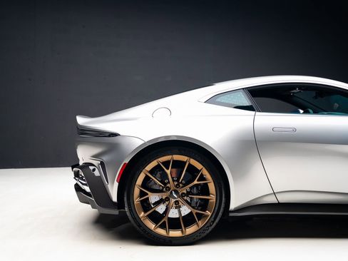 Used 2025 Aston Martin V8 Vantage Coupe RWD image 39