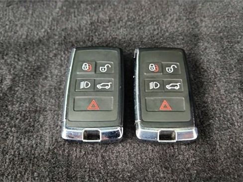 Used 2024 Land Rover Discovery Dynamic SE image 65