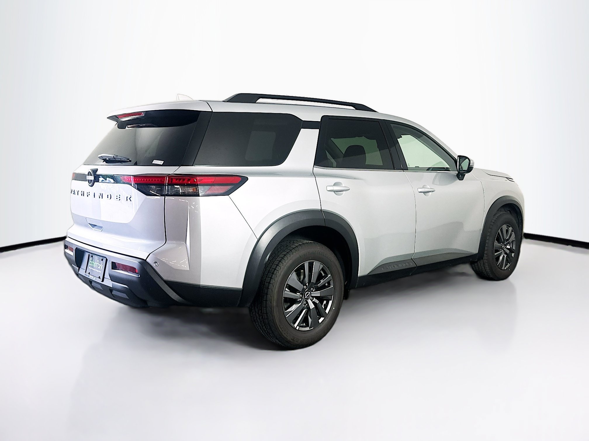 Used 2025 Nissan Pathfinder SV FWD image 9