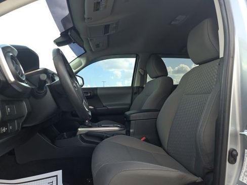 Used 2022 Toyota Tacoma SR5 w/ SR5 Appearance Package (SM) image 9