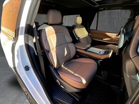 Used 2025 Lincoln Navigator Black Label image 25