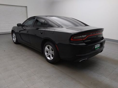 Used 2017 Dodge Charger SE RWD image 5
