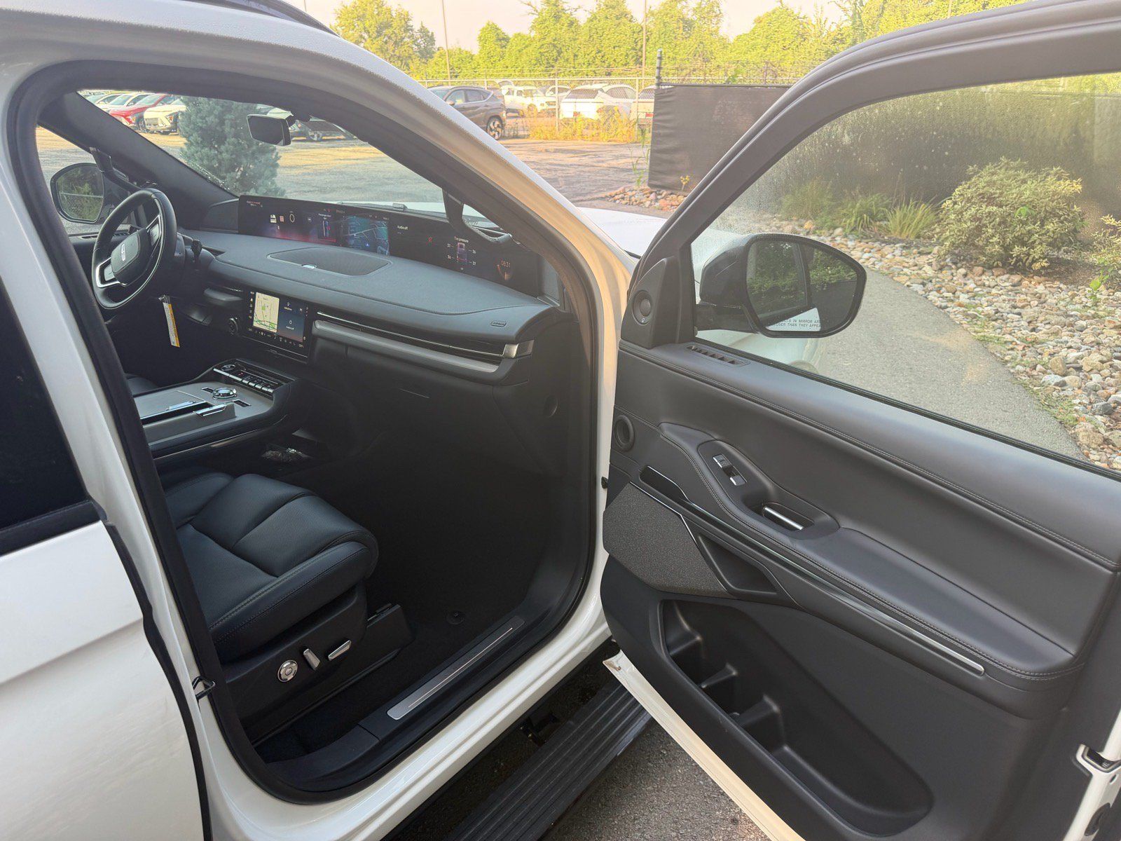 New 2027 Lincoln Navigator Reserve w/ Jet Appearance Package AWD/4WD image 11