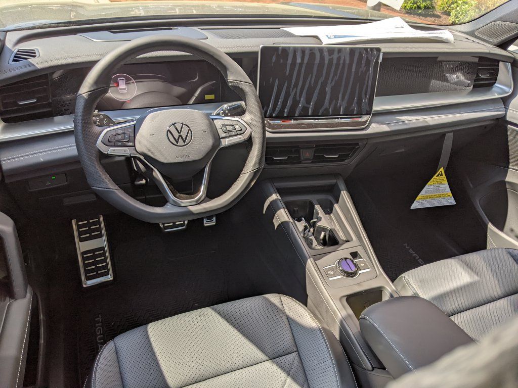 New 2026 Volkswagen Tiguan SE R-Line AWD/4WD image 12