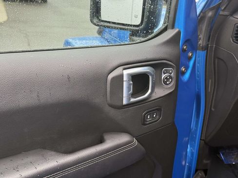 Used 2022 Jeep Wrangler Unlimited Sahara AWD/4WD image 30