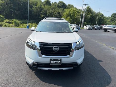 Used 2025 Nissan Pathfinder Platinum w/ Cargo Package AWD/4WD image 3