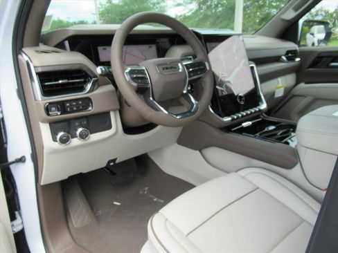 Used 2026 GMC Yukon Denali w/ Sun & Power Step Package RWD image 18