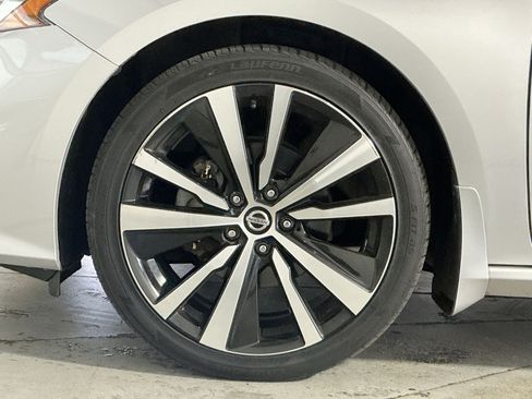 Used 2020 Nissan Altima 2.5 SR w/ Premium Package FWD image 13