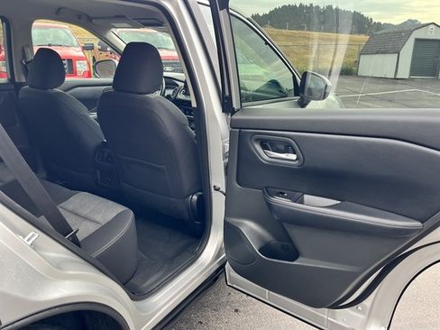 Used 2025 Nissan Rogue SV AWD/4WD image 40