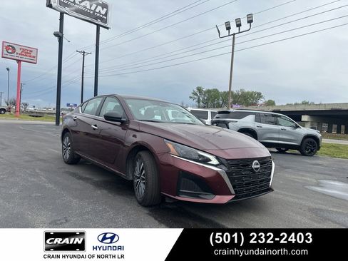 Used 2025 Nissan Altima 2.5 SV image 1