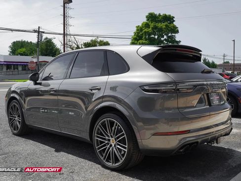 Used 2019 Porsche Cayenne Turbo w/ Premium Plus Package AWD/4WD image 5