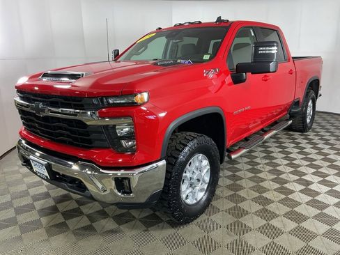 Used 2024 Chevrolet Silverado 2500 LT AWD/4WD image 3