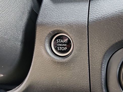 Used 2023 Nissan Frontier PRO-4X image 26