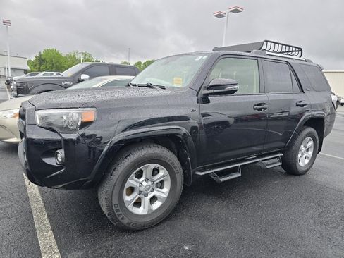 Certified 2023 Toyota 4Runner SR5 Premium w/ Moonroof Package AWD/4WD image 4