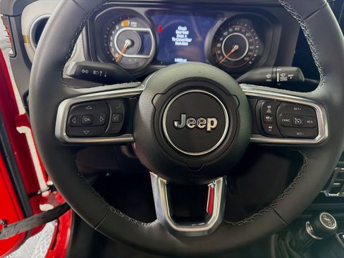 Used 2026 Jeep Wrangler Unlimited Sahara AWD/4WD image 13