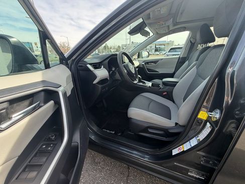Used 2019 Toyota RAV4 XLE image 17