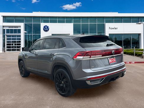 Used 2025 Volkswagen Atlas Cross Sport SE AWD/4WD image 7