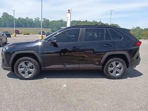 Used 2022 Toyota RAV4 LE AWD/4WD image 6