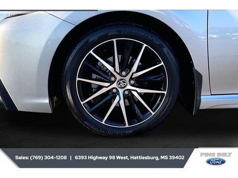 Used 2022 Toyota Camry SE FWD image 7