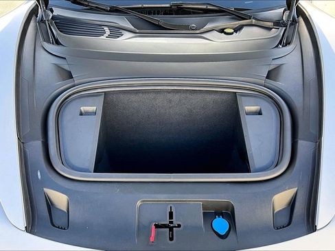Used 2023 Porsche Taycan RWD image 27