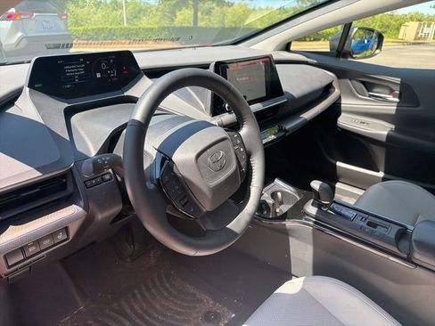 Used 2024 Toyota Prius XLE FWD image 9