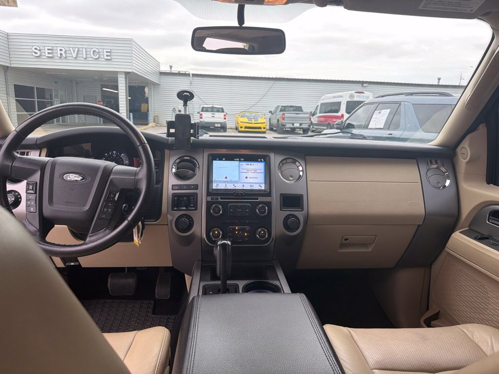 Used 2017 Ford Expedition XLT w/ Equipment Group 202A AWD/4WD image 11