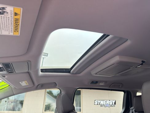 Used 2018 Honda Odyssey Elite image 25