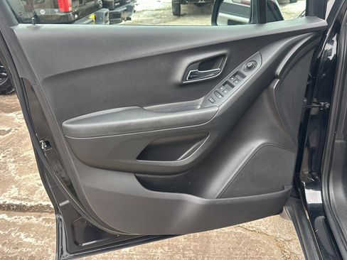 Used 2018 Chevrolet Trax LT w/ LT Convenience Package image 15