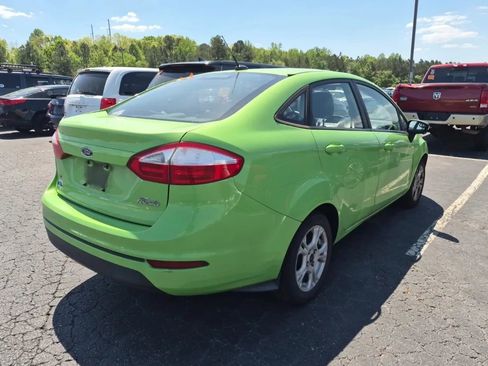 Used 2015 Ford Fiesta SE image 4