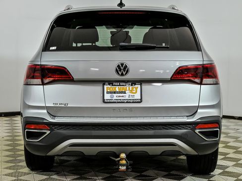 Used 2023 Volkswagen Taos SE w/ Panoramic Sunroof Package image 6
