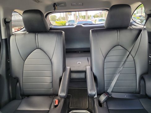 Used 2024 Toyota Highlander LE image 21