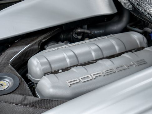Used 2005 Porsche Carrera GT RWD image 19