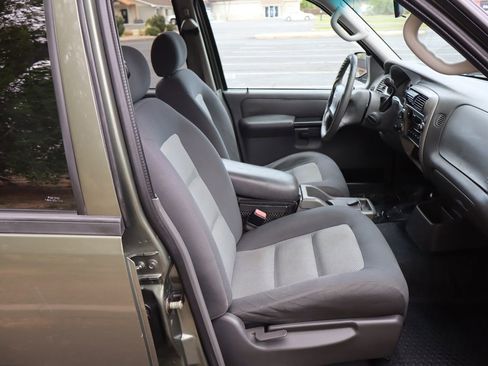 Used 2004 Ford Explorer Sport Trac XLS image 23