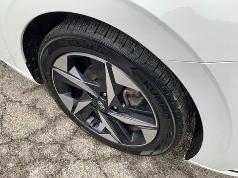 Certified 2023 Hyundai Elantra SEL w/ Convenience Package image 9