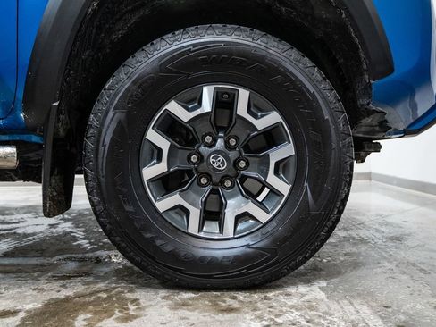 Used 2017 Toyota Tacoma TRD Off-Road image 8