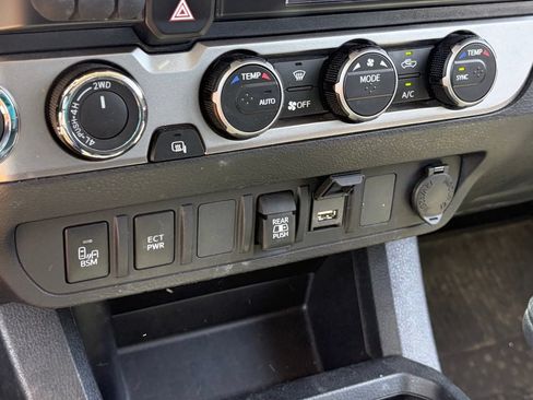 Used 2023 Toyota Tacoma SR5 w/ Technology Package AWD/4WD image 9