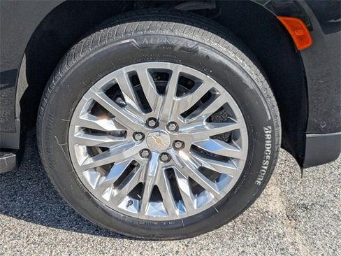 Used 2023 Chevrolet Suburban High Country w/ Advanced Technology Package image 12