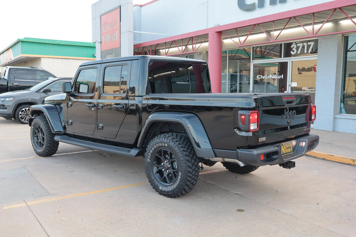 Used 2025 Jeep Gladiator Sport AWD/4WD image 6