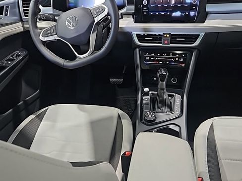 New 2026 Volkswagen Taos SE AWD/4WD image 24
