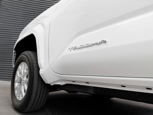 Used 2025 Toyota Tacoma SR5 image 13