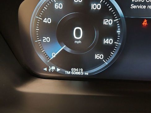 Used 2018 Volvo XC90 T6 Momentum w/ Convenience Package image 17