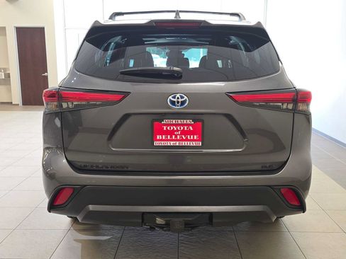 Used 2023 Toyota Highlander XLE AWD/4WD image 5