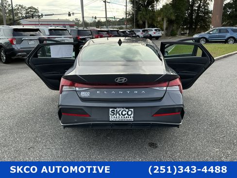 Used 2024 Hyundai Elantra SEL image 32