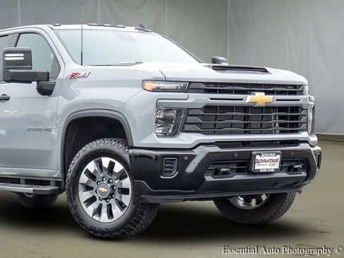Used 2025 Chevrolet Silverado 2500 Custom w/ Custom Value Package AWD/4WD image 3