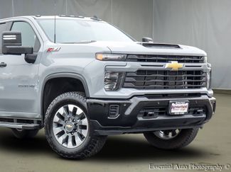 Used 2025 Chevrolet Silverado 2500 Custom w/ Custom Value Package AWD/4WD video 3