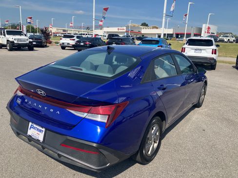 Used 2024 Hyundai Elantra SE FWD image 7